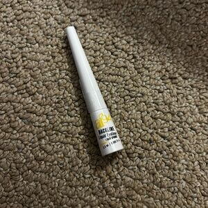 af94 yellow Liquid Eyeliner